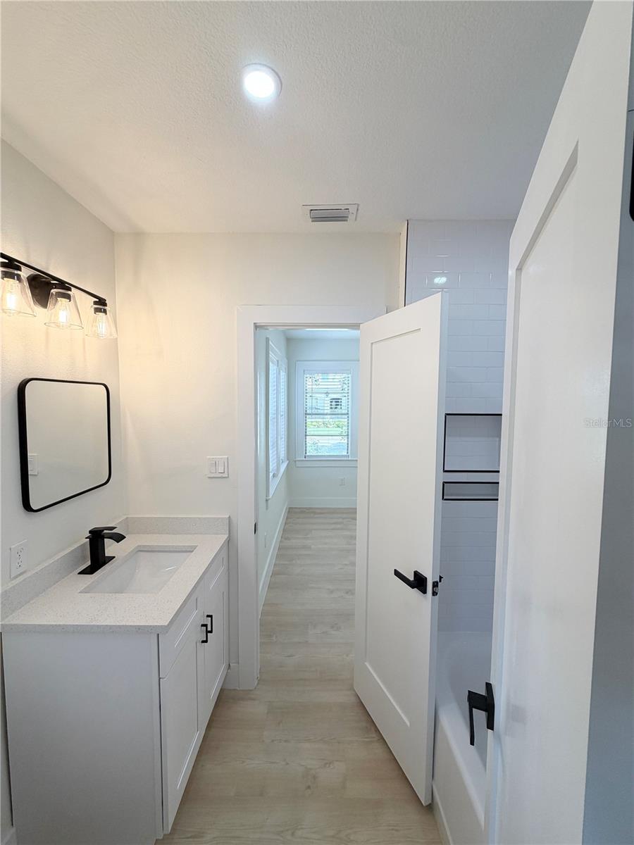 104 W Lambright St Property Photo 10