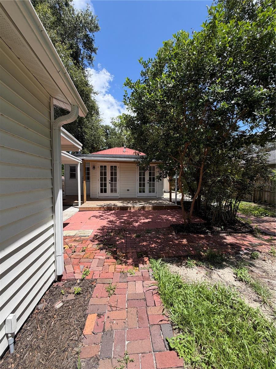 104 W Lambright St Property Photo 31