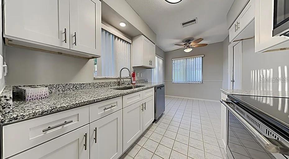 7481 Oak St Ne Property Photo 4