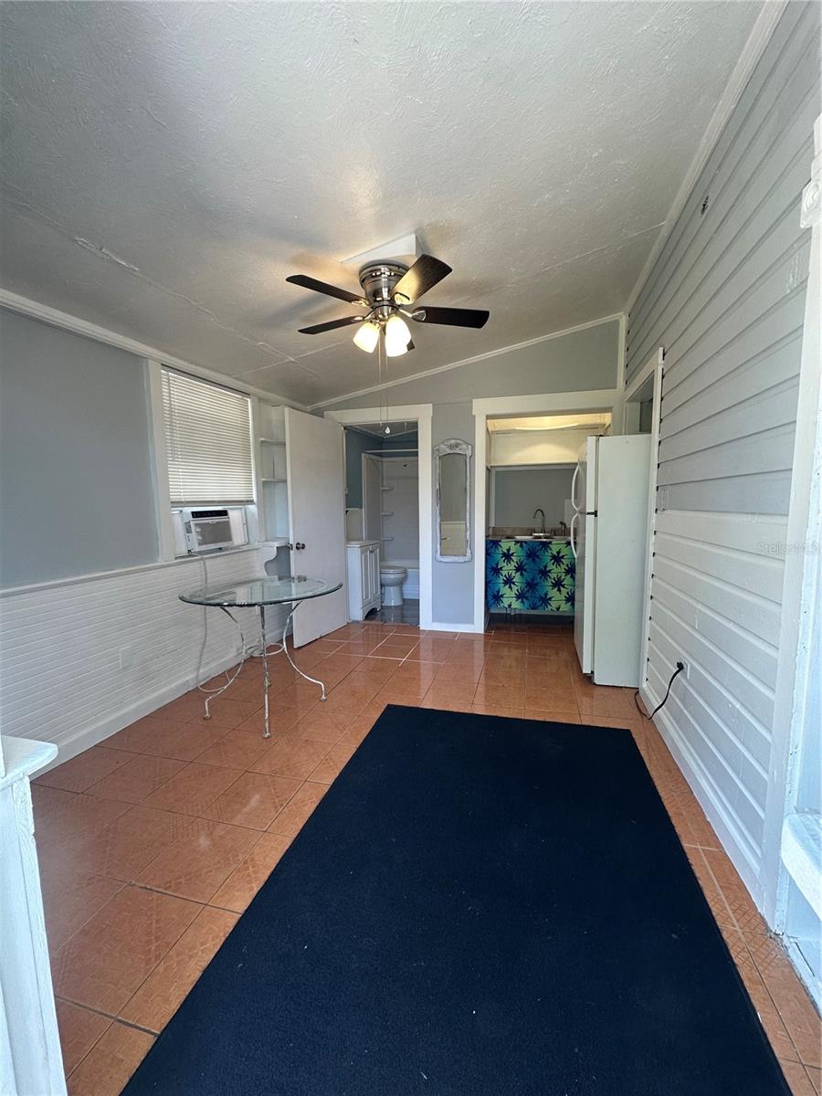 310 Spring Ct #b Property Photo 1