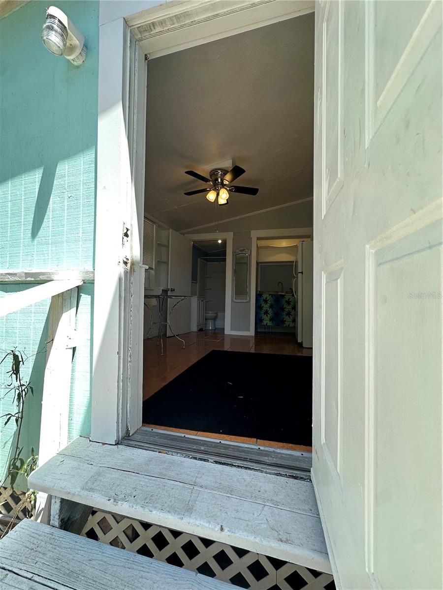 310 Spring Ct #b Property Photo 2