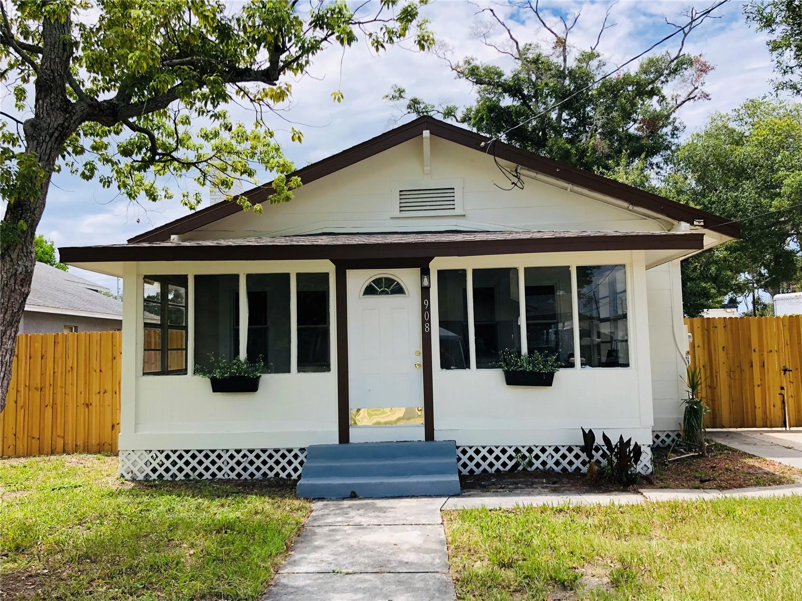 908 Vine Ave Property Photo 1