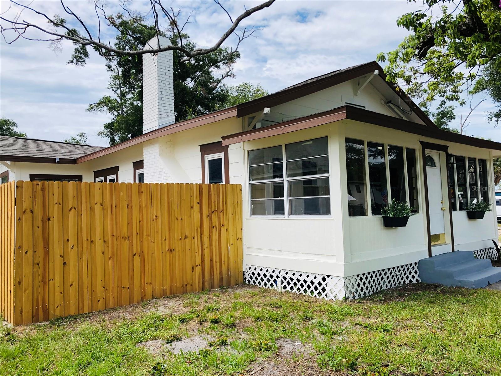 908 Vine Ave Property Photo 6