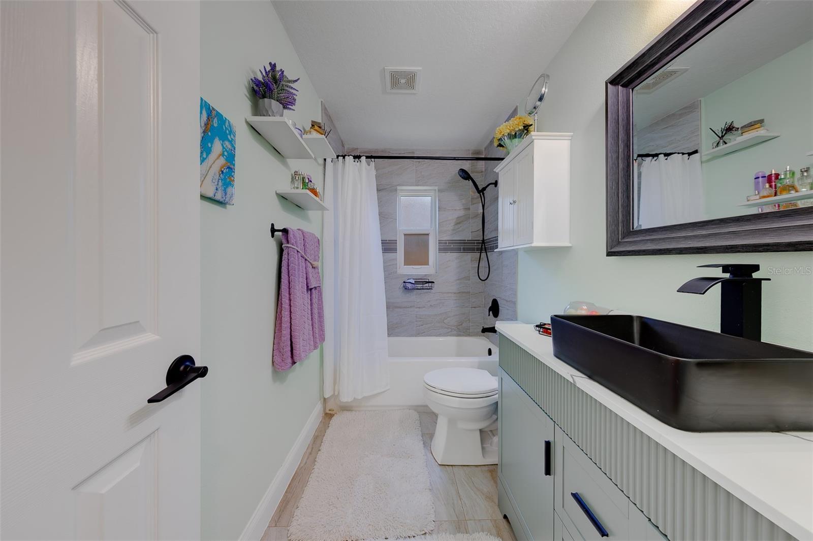 2043 Dodge St Property Photo 16