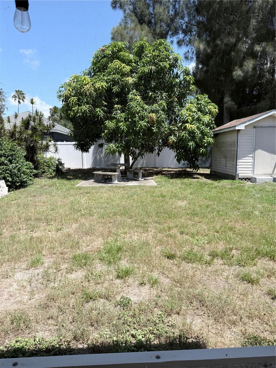1843 N Washington Ave Property Photo 4