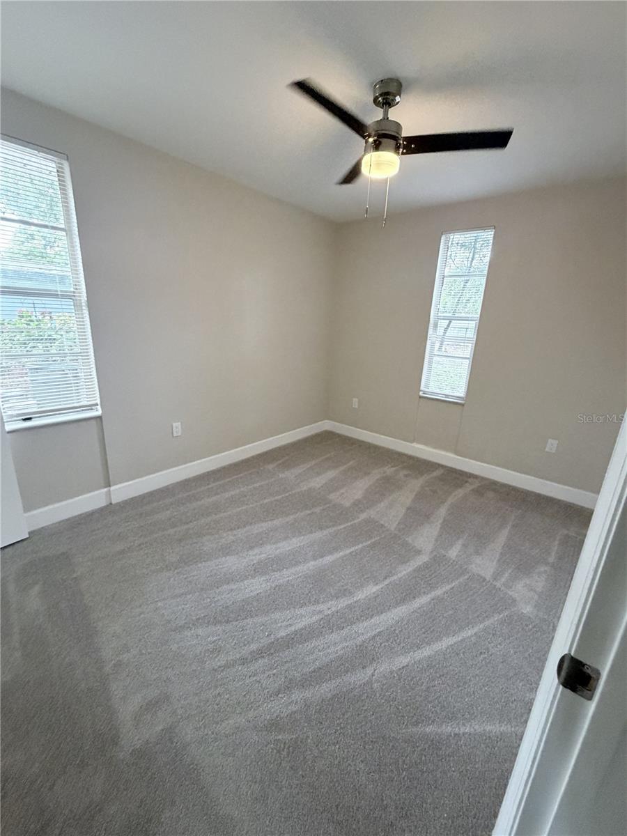 927 Lakewood Ave Property Photo 6