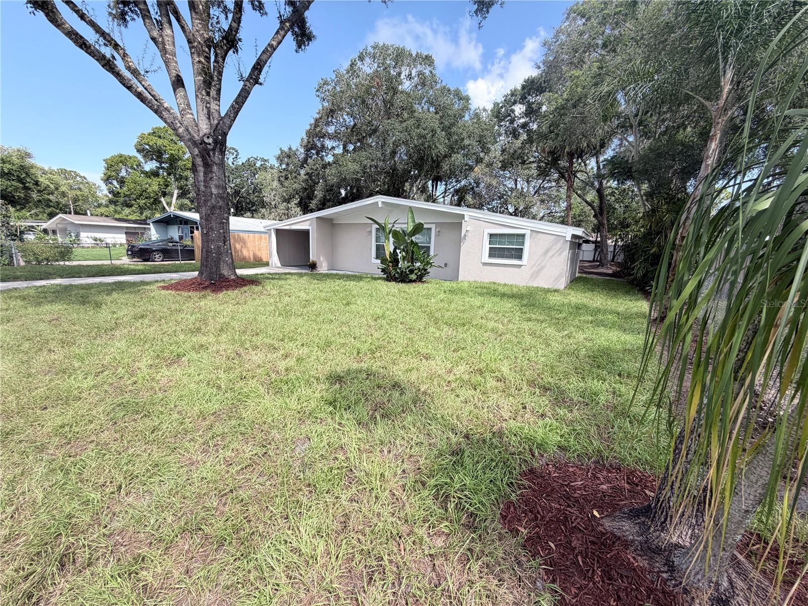 927 Lakewood Ave Property Photo 14