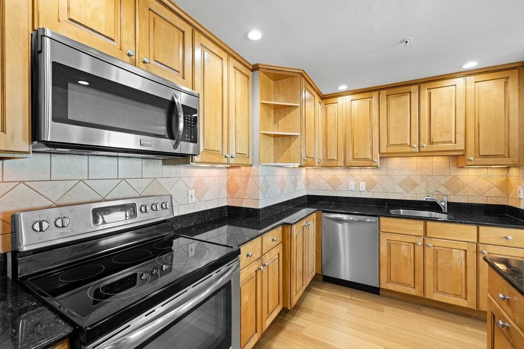 345 Bayshore Blvd #1407 Property Photo 20
