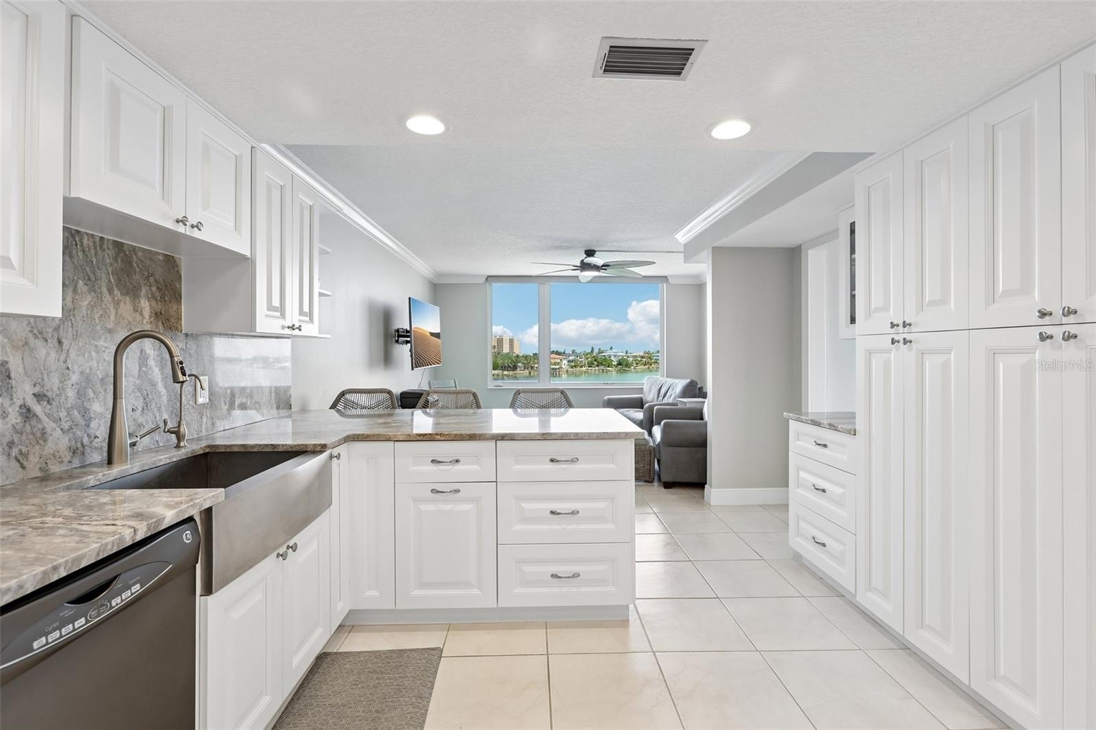 TB8540468 Property Photo 11