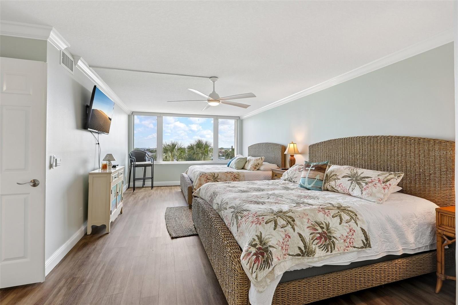 TB8540468 Property Photo 13