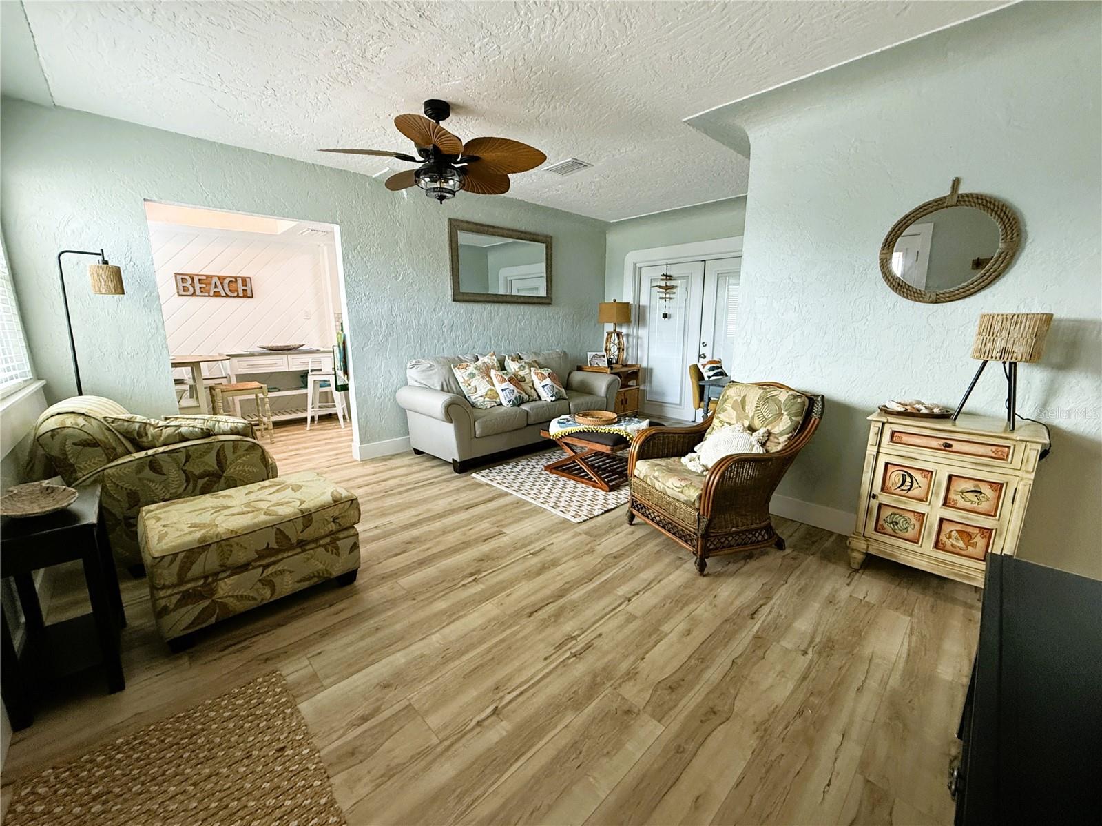 421 Virginia Ave Property Photo 3