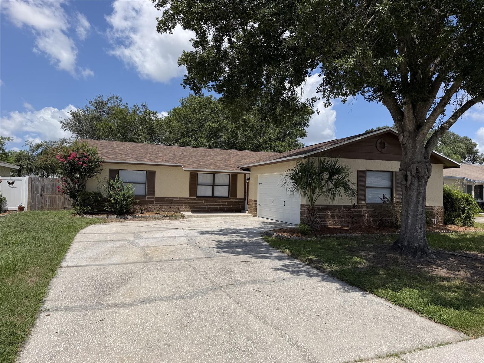 1006 Saxon Ct Property Photo 1