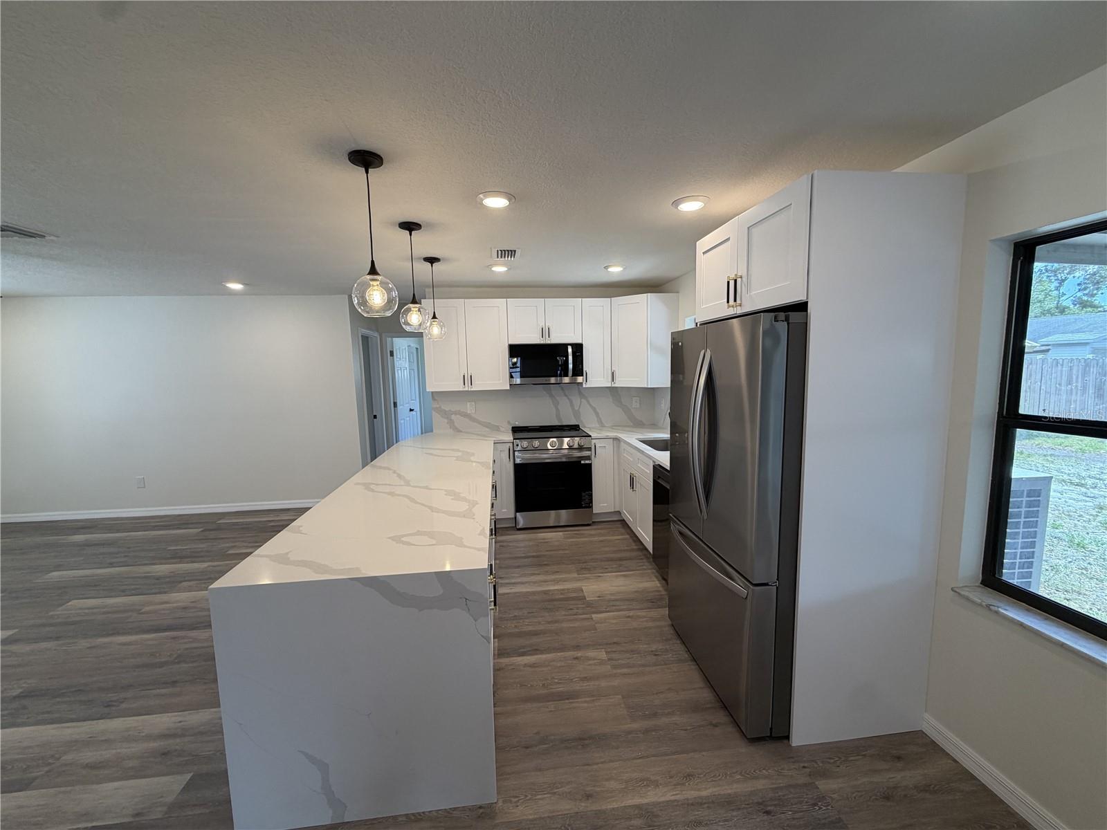 1006 Saxon Ct Property Photo 4