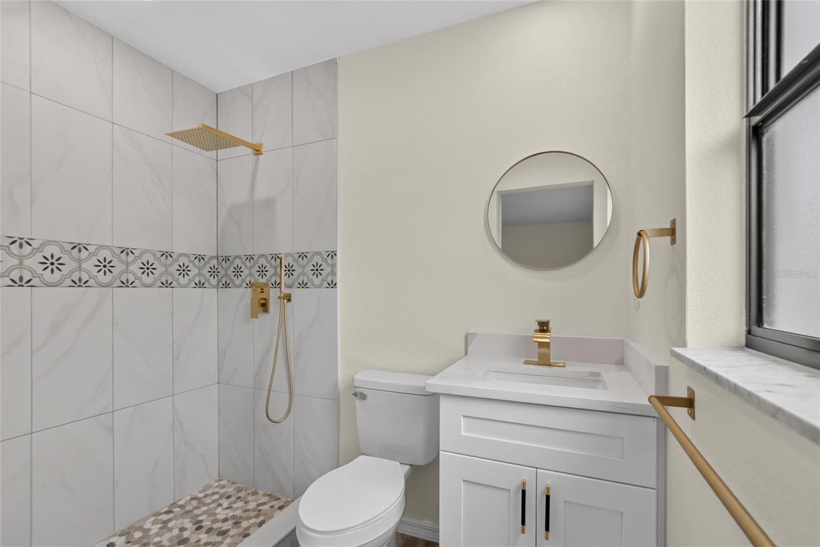 1006 Saxon Ct Property Photo 29