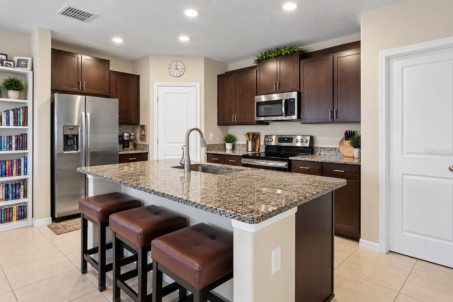 3166 Oyster Cove St Property Photo 6