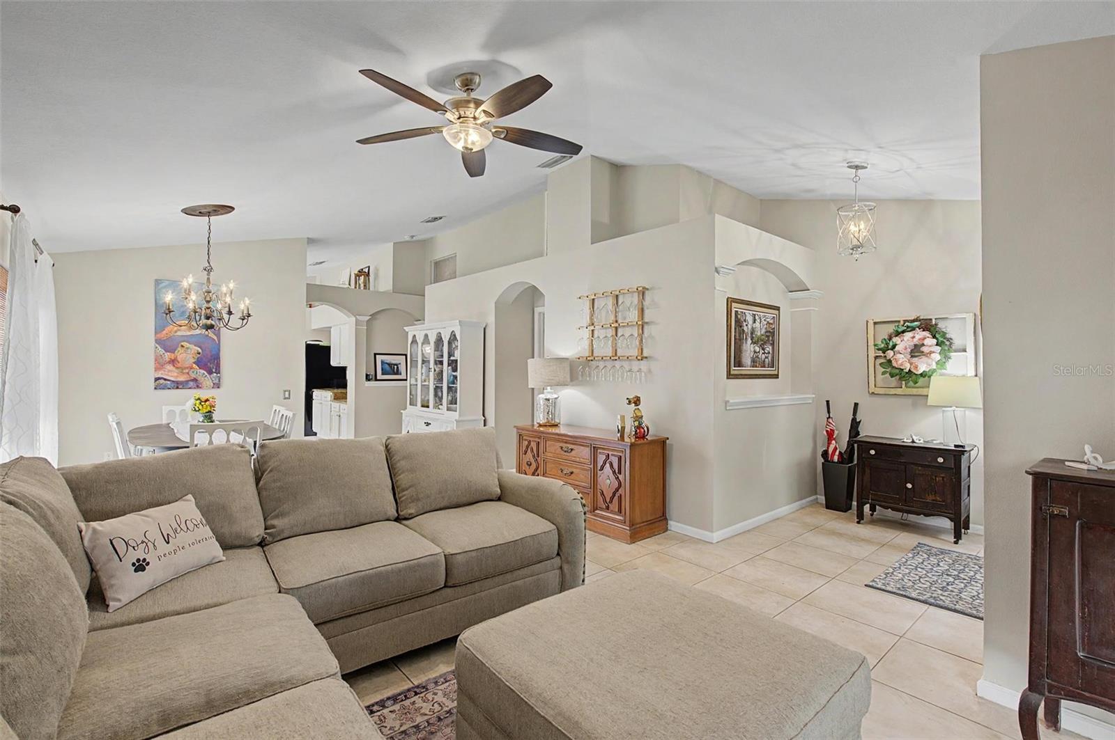 2022 Samantha Ln Property Photo 8