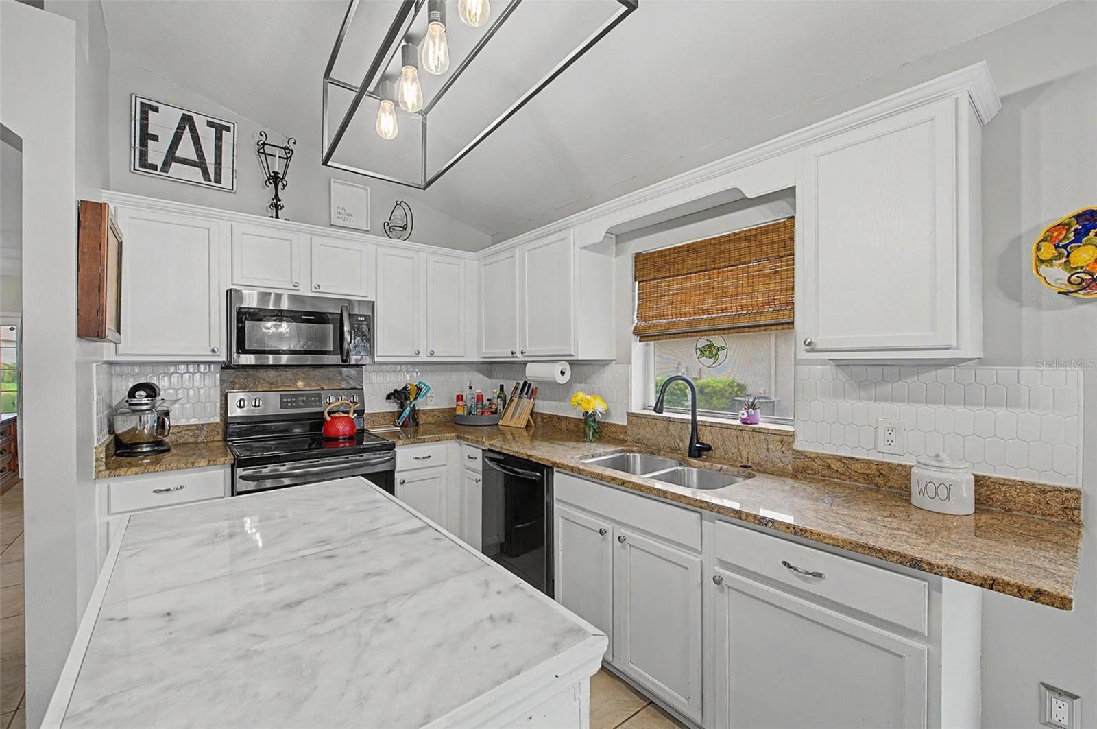 2022 Samantha Ln Property Photo 16