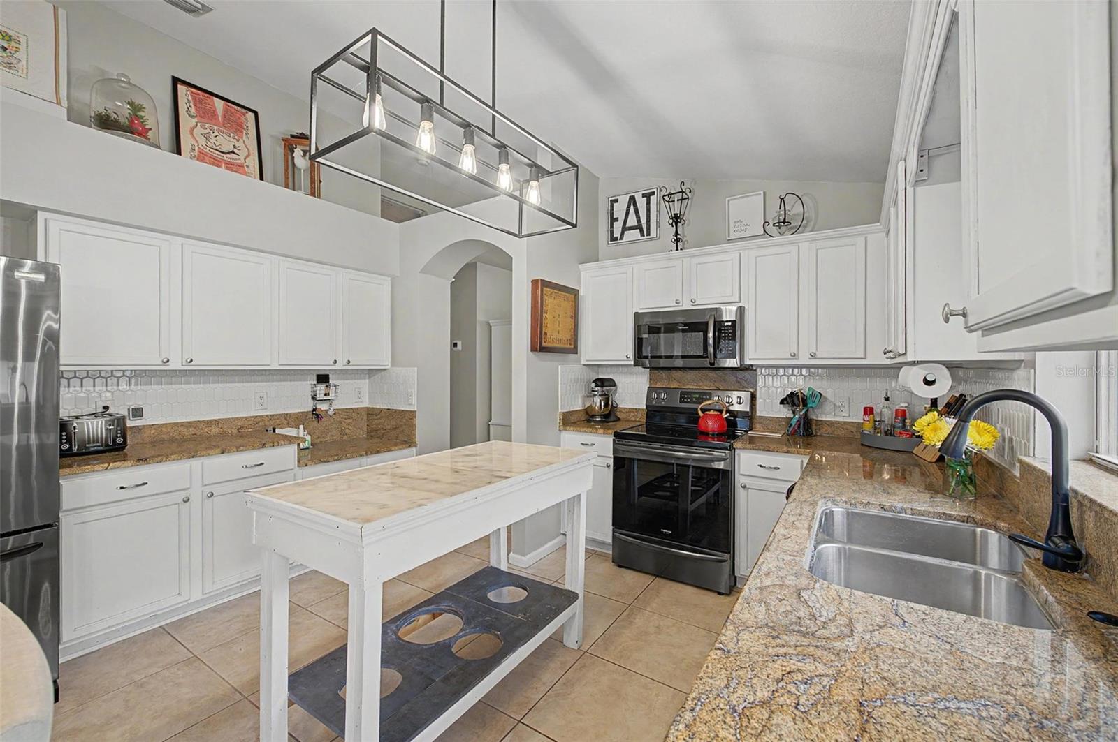 2022 Samantha Ln Property Photo 17