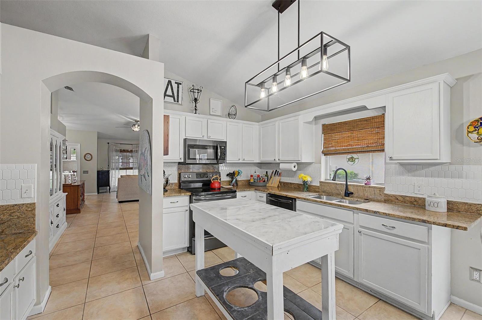 2022 Samantha Ln Property Photo 18