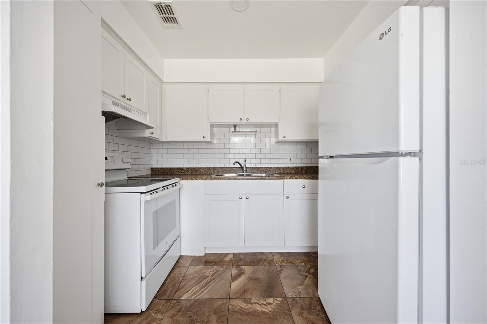 5608 S Manhattan Ave #a Property Photo 7