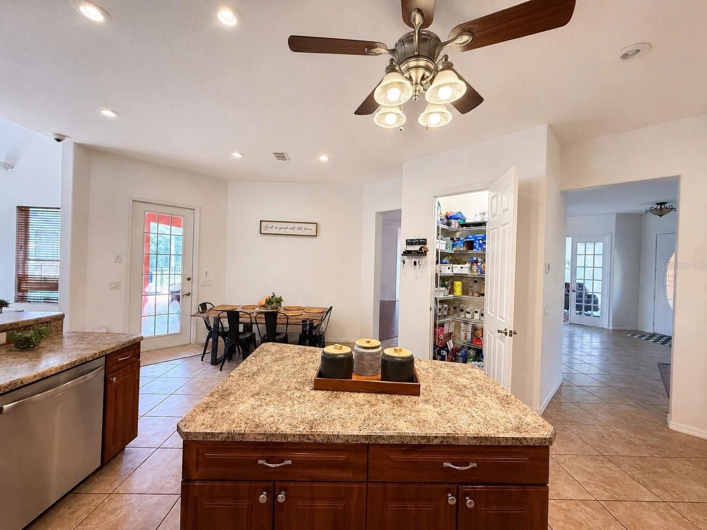 25406 Ladyhawk Ln Property Photo 8