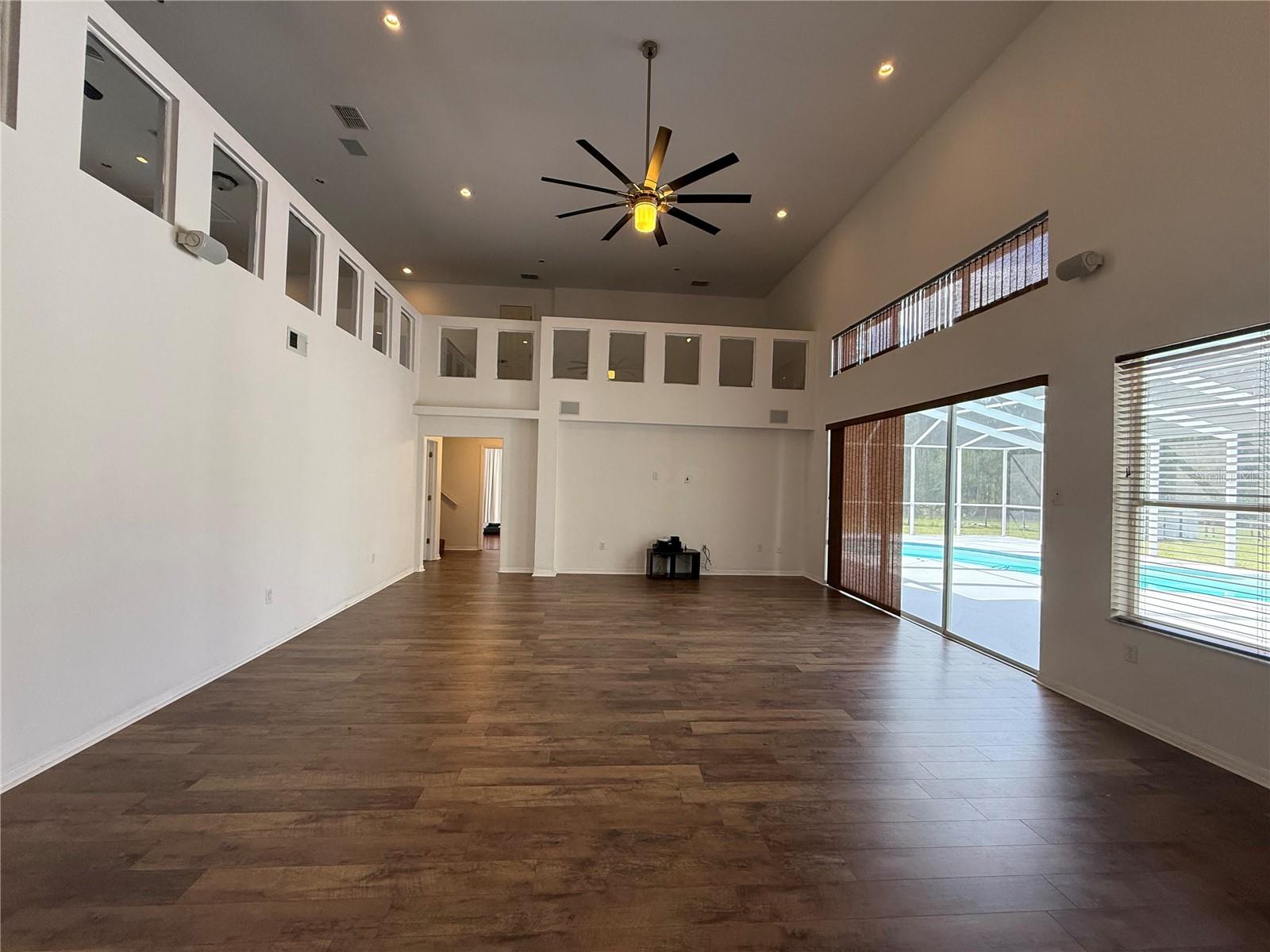 25406 Ladyhawk Ln Property Photo 11