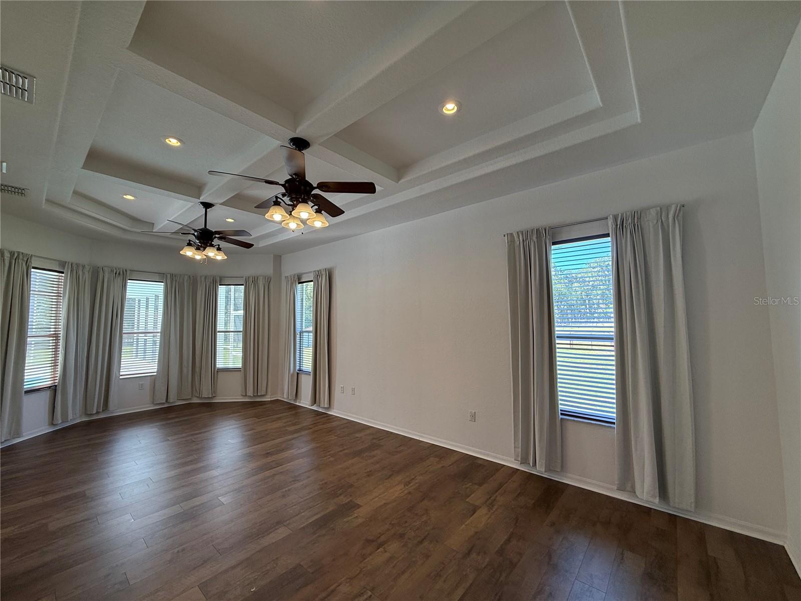 25406 Ladyhawk Ln Property Photo 23