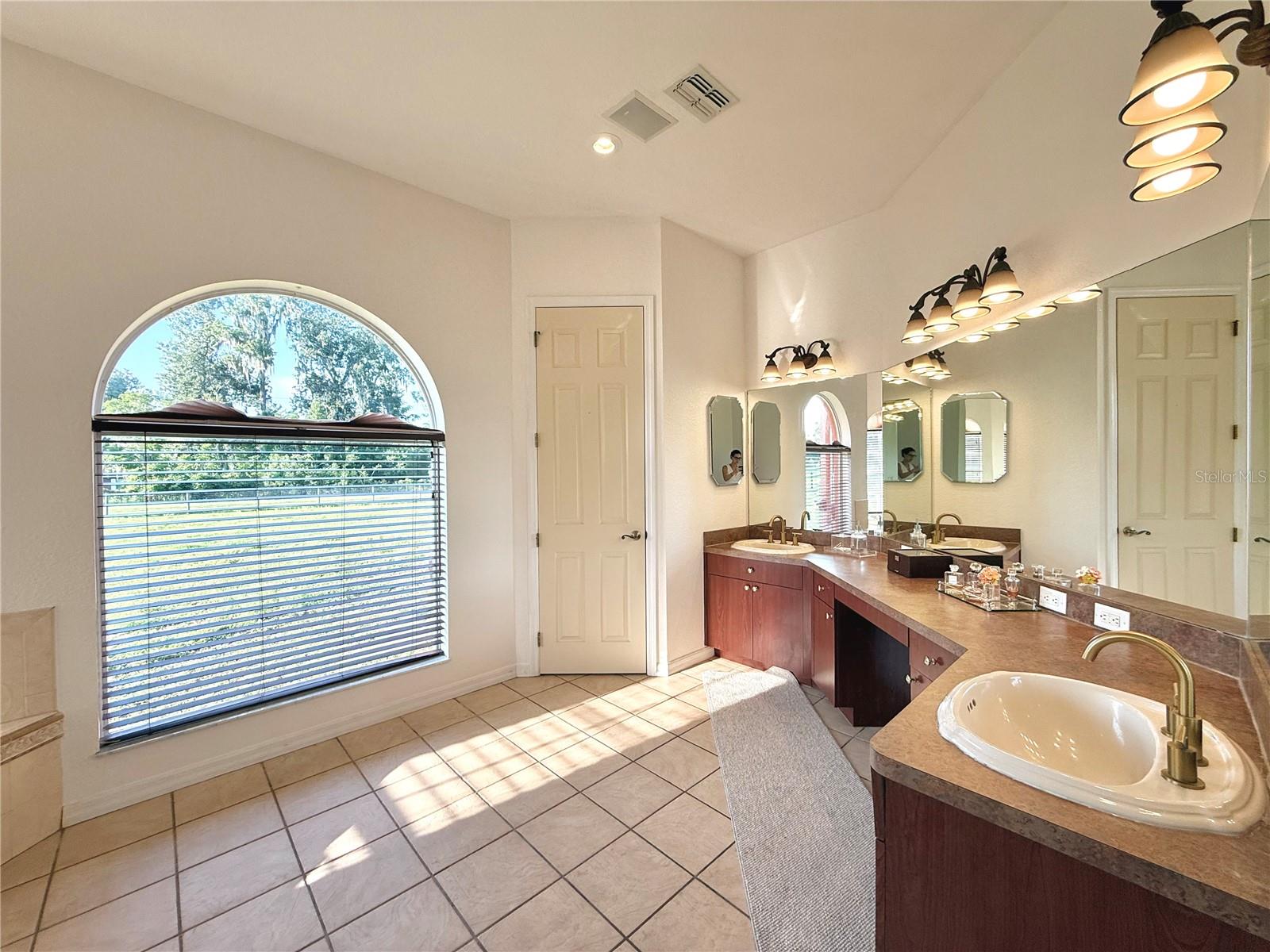 25406 Ladyhawk Ln Property Photo 28
