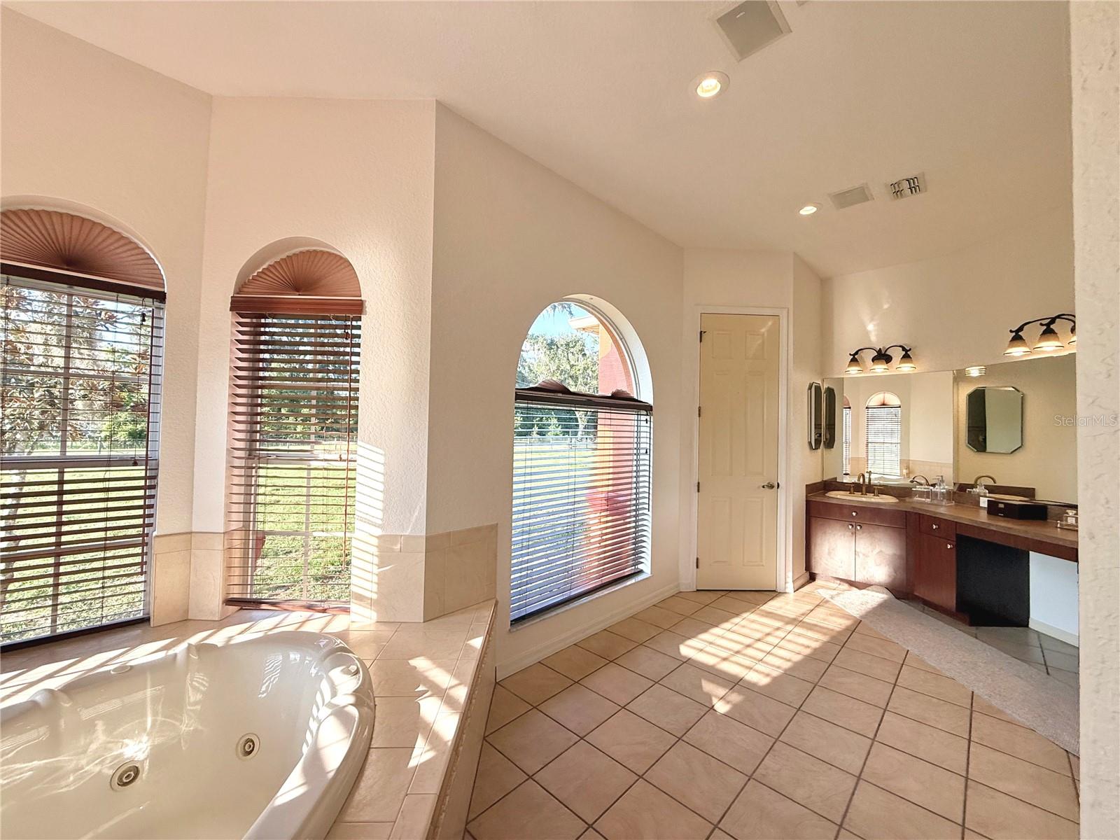 25406 Ladyhawk Ln Property Photo 29