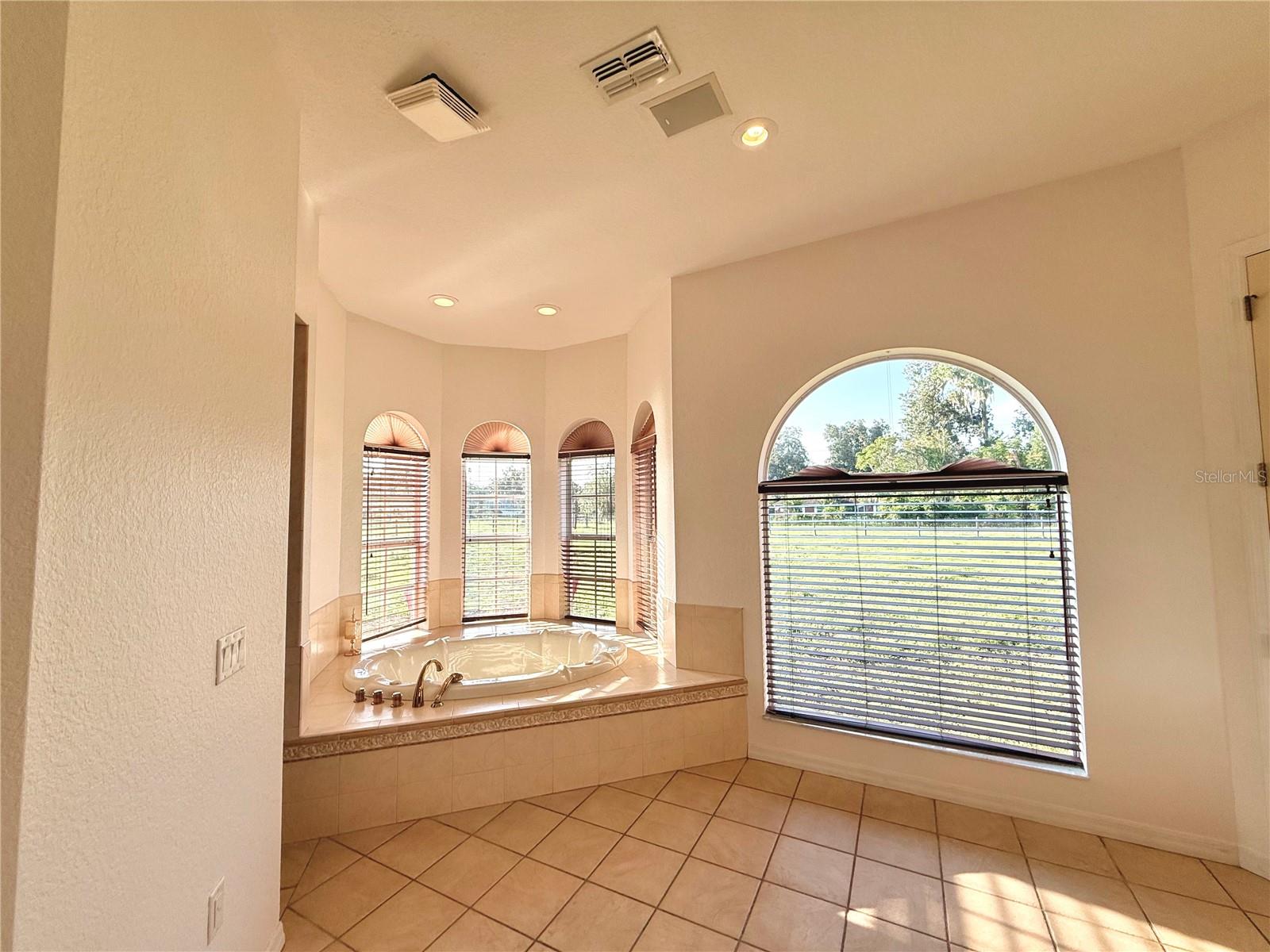 25406 Ladyhawk Ln Property Photo 30