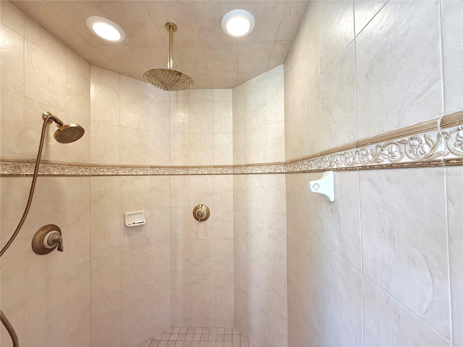 25406 Ladyhawk Ln Property Photo 31
