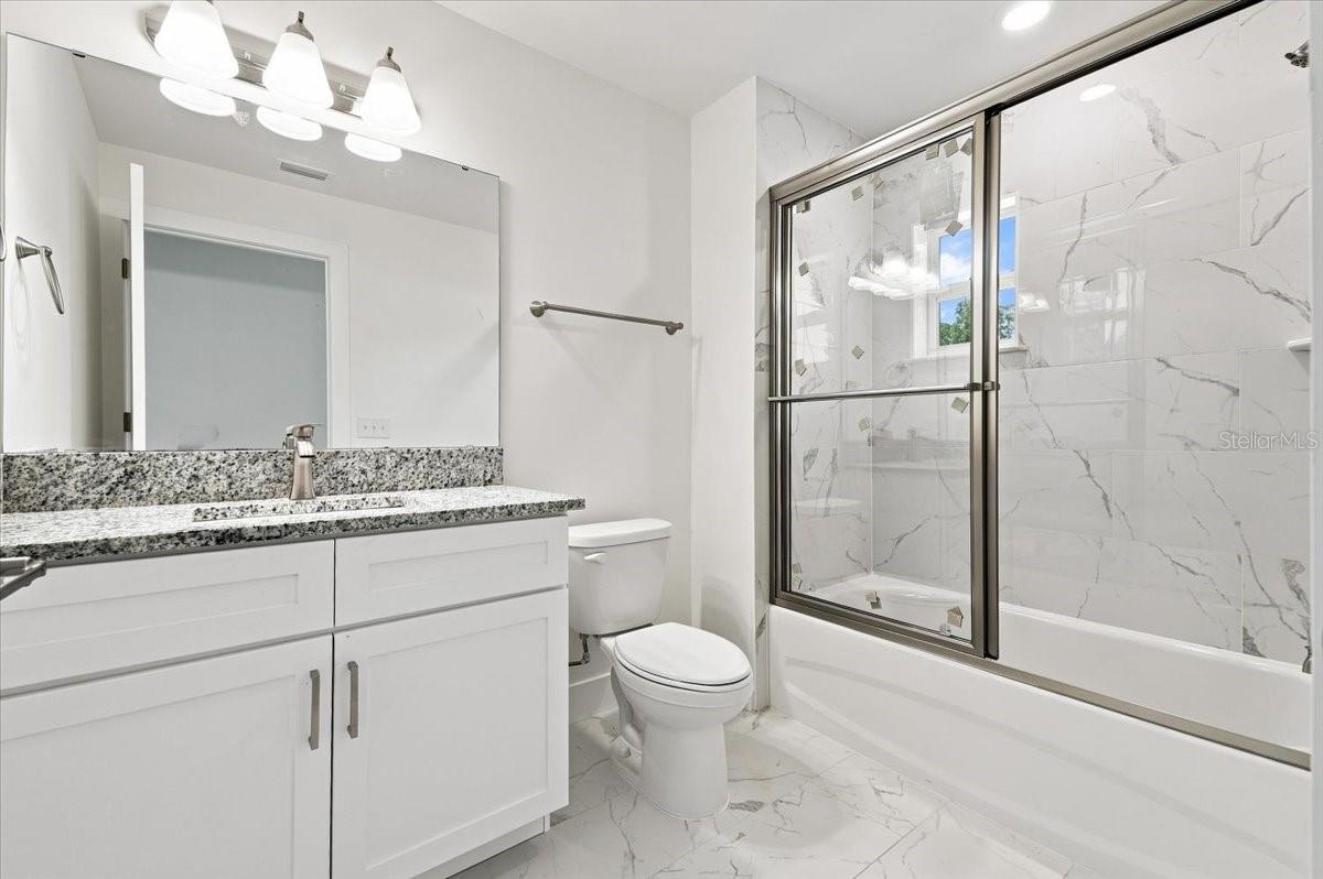 829 N Clermont Ave Property Photo 14