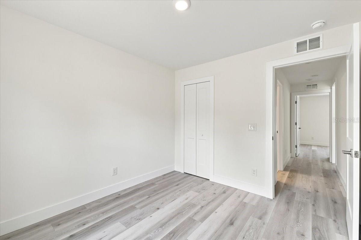 829 N Clermont Ave Property Photo 17