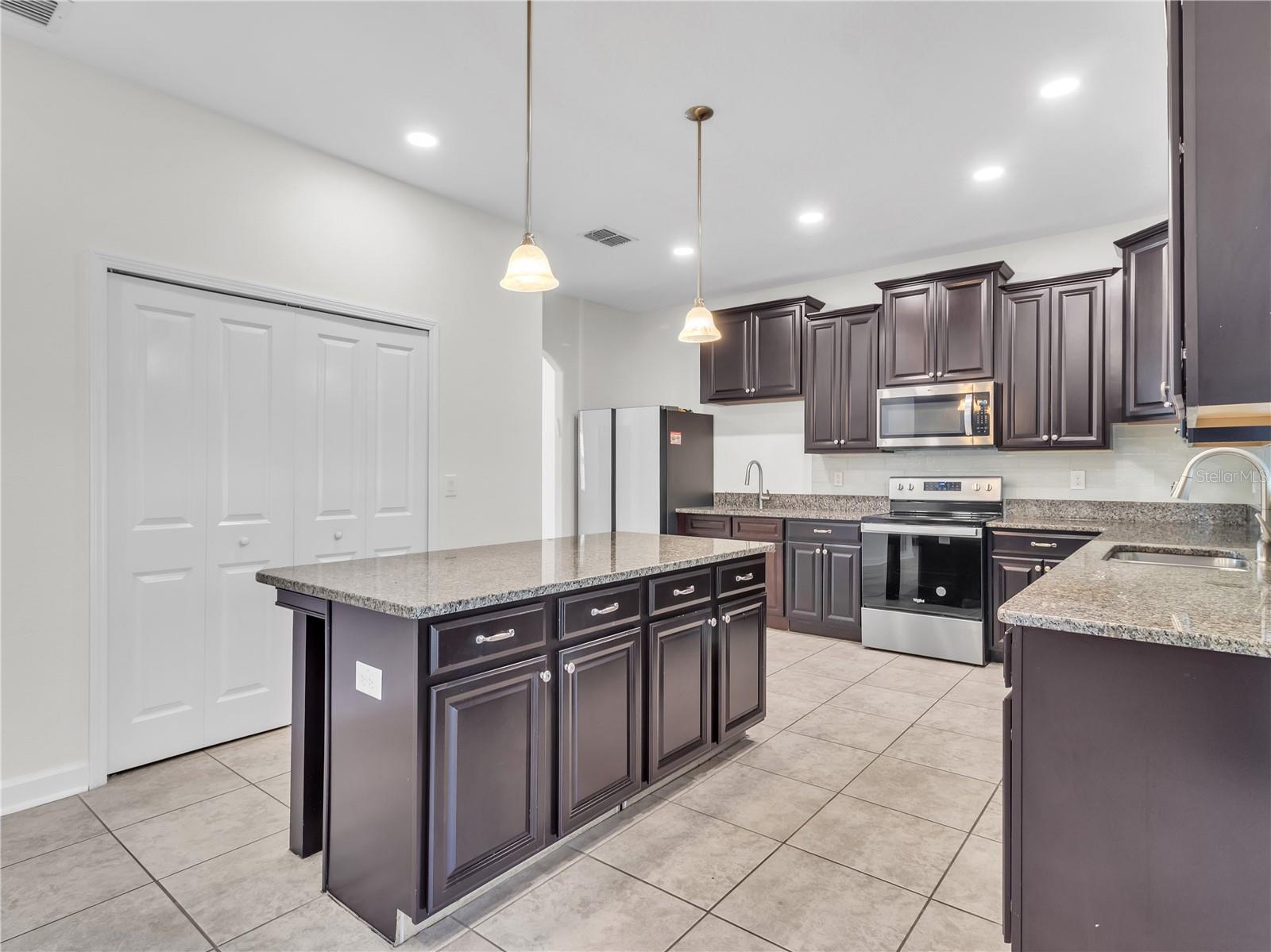 5063 Ivory Stone Dr Property Photo 13