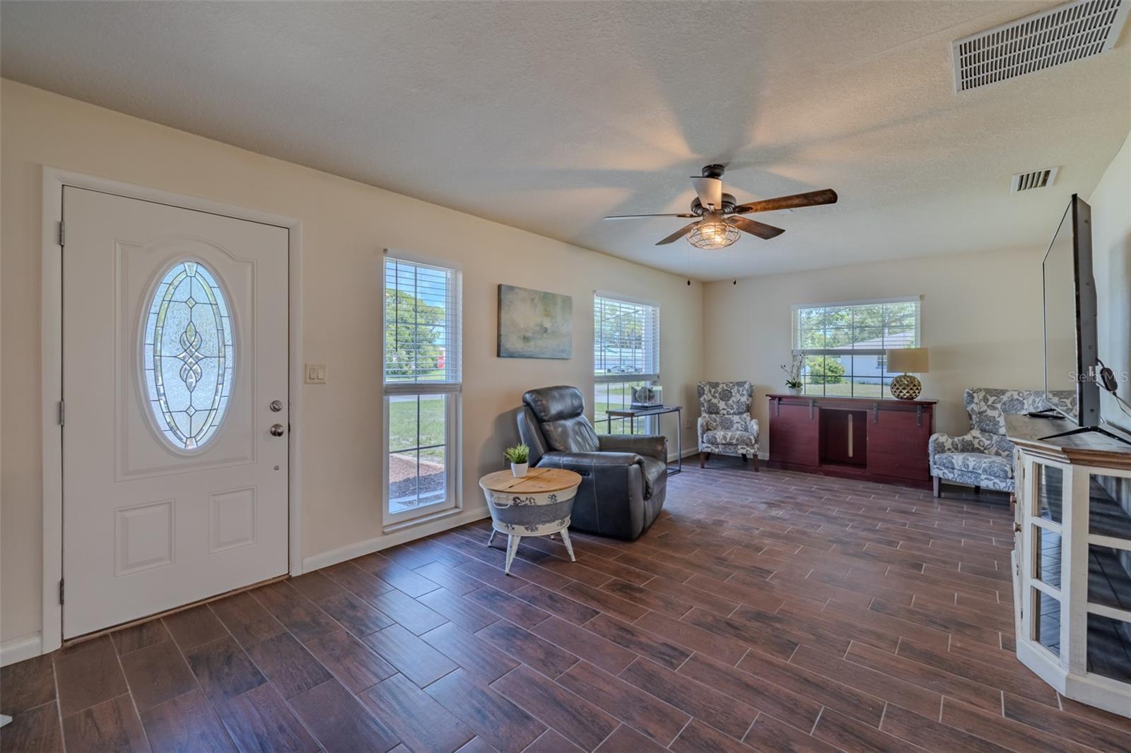 6711 Conetta Dr Property Photo 5
