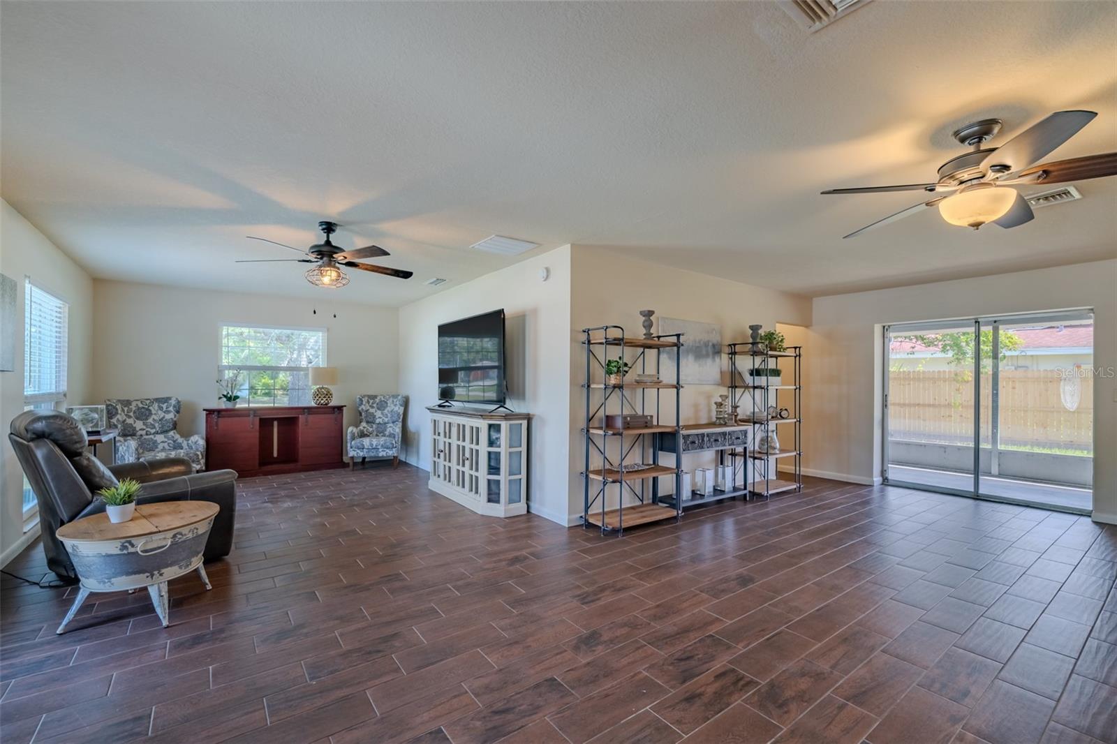 6711 Conetta Dr Property Photo 6