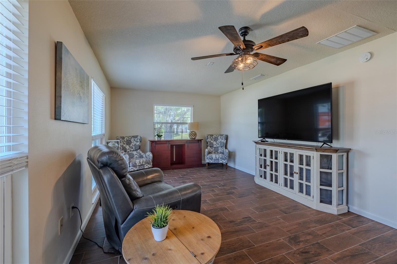 6711 Conetta Dr Property Photo 7