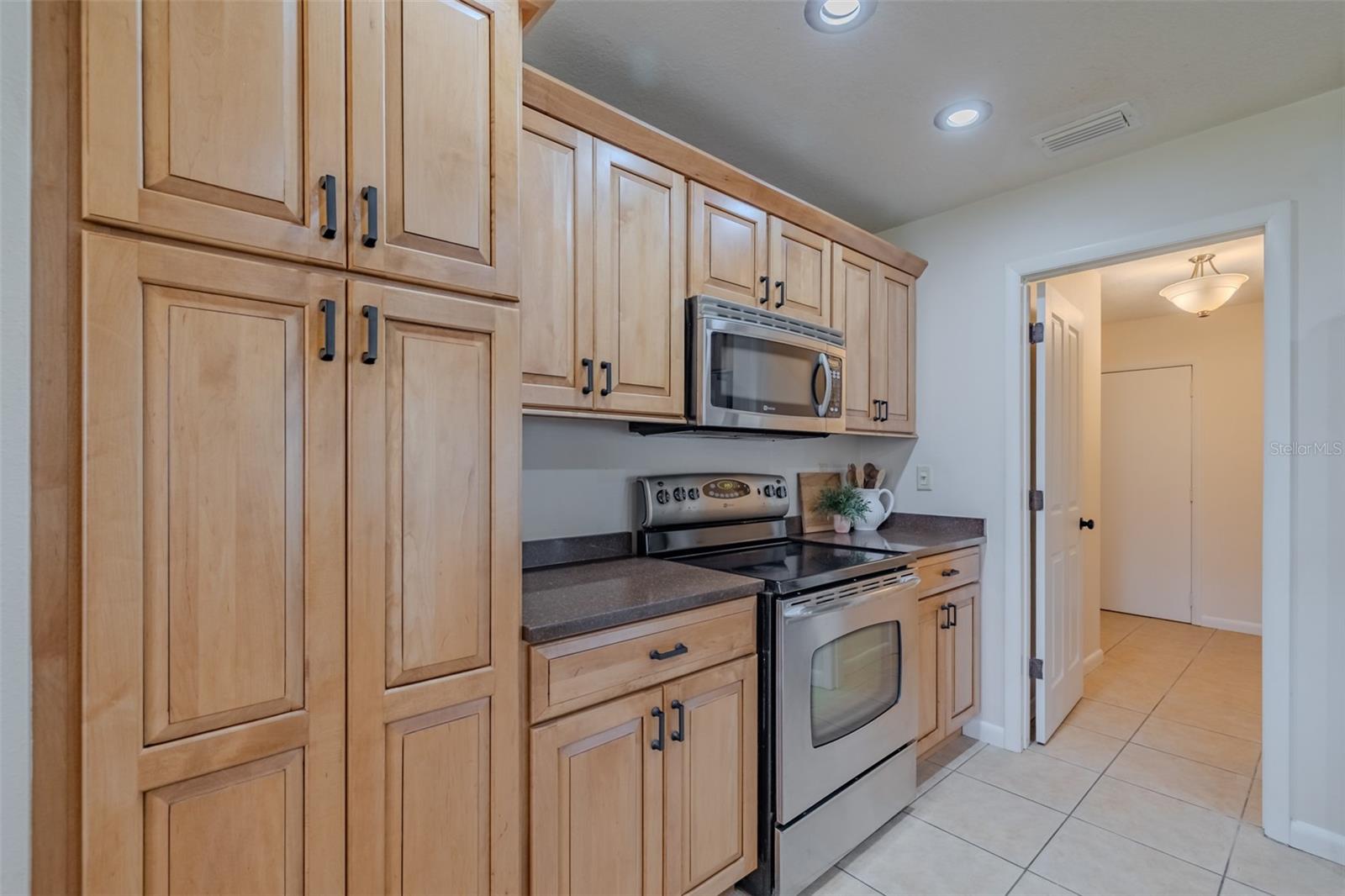 6711 Conetta Dr Property Photo 9
