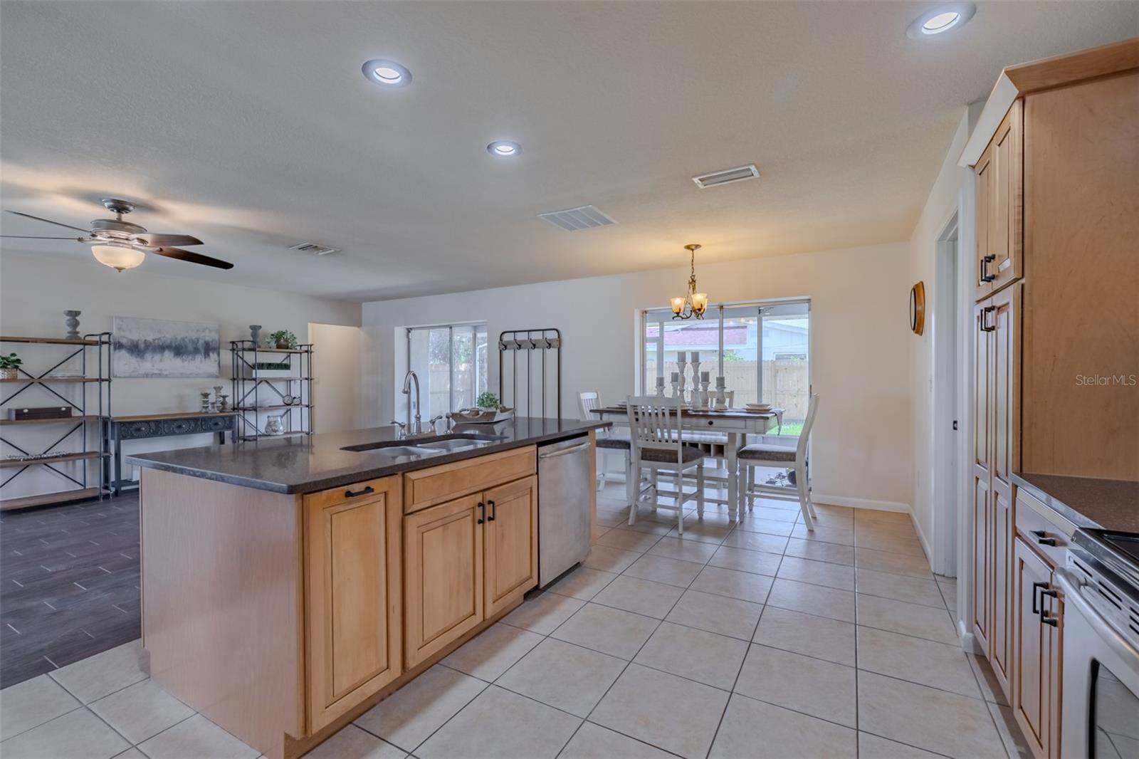 6711 Conetta Dr Property Photo 13