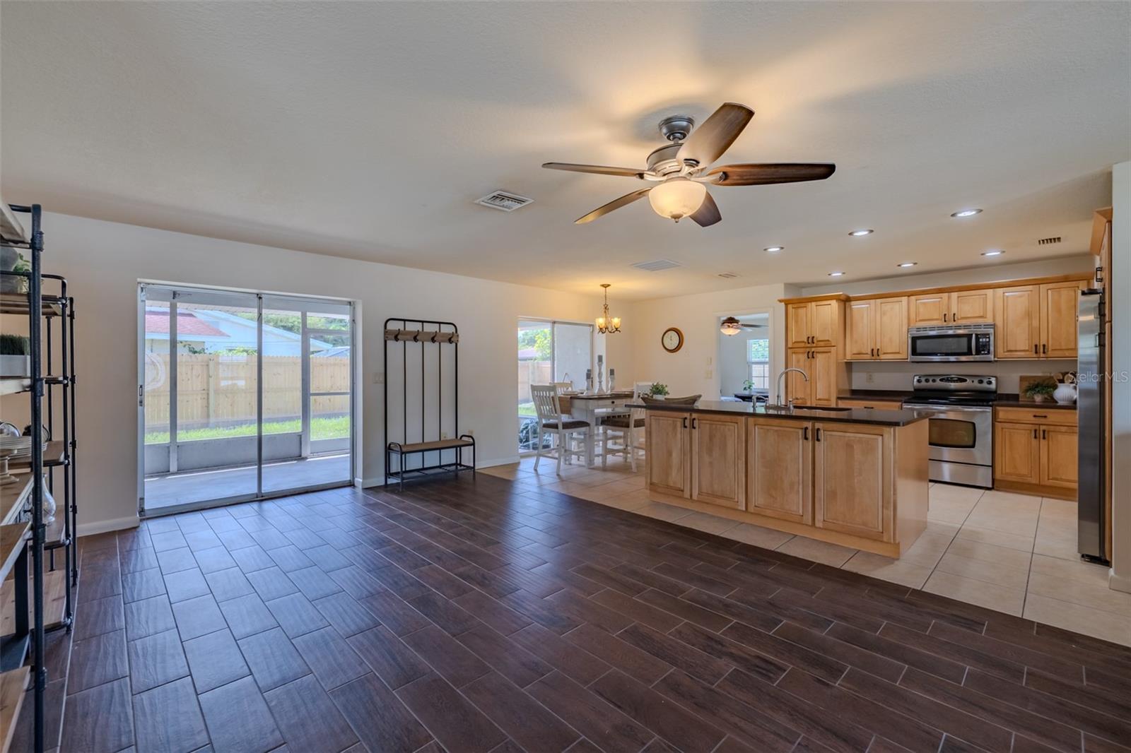 6711 Conetta Dr Property Photo 14