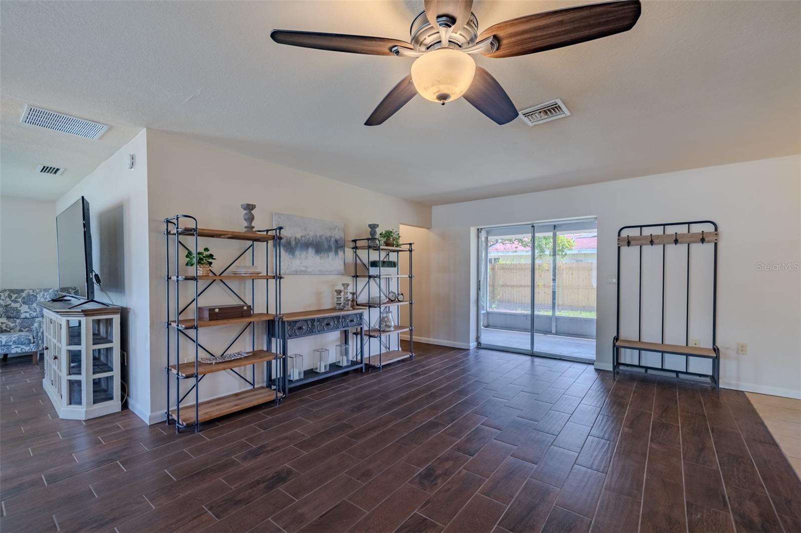 6711 Conetta Dr Property Photo 17