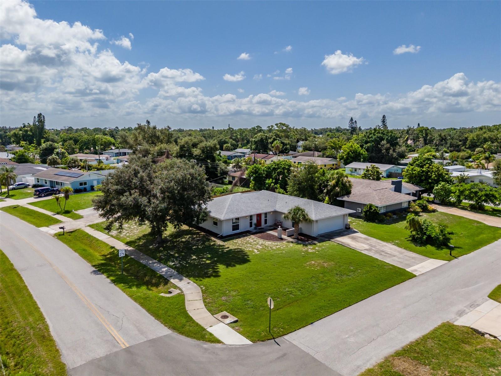6711 Conetta Dr Property Photo 37
