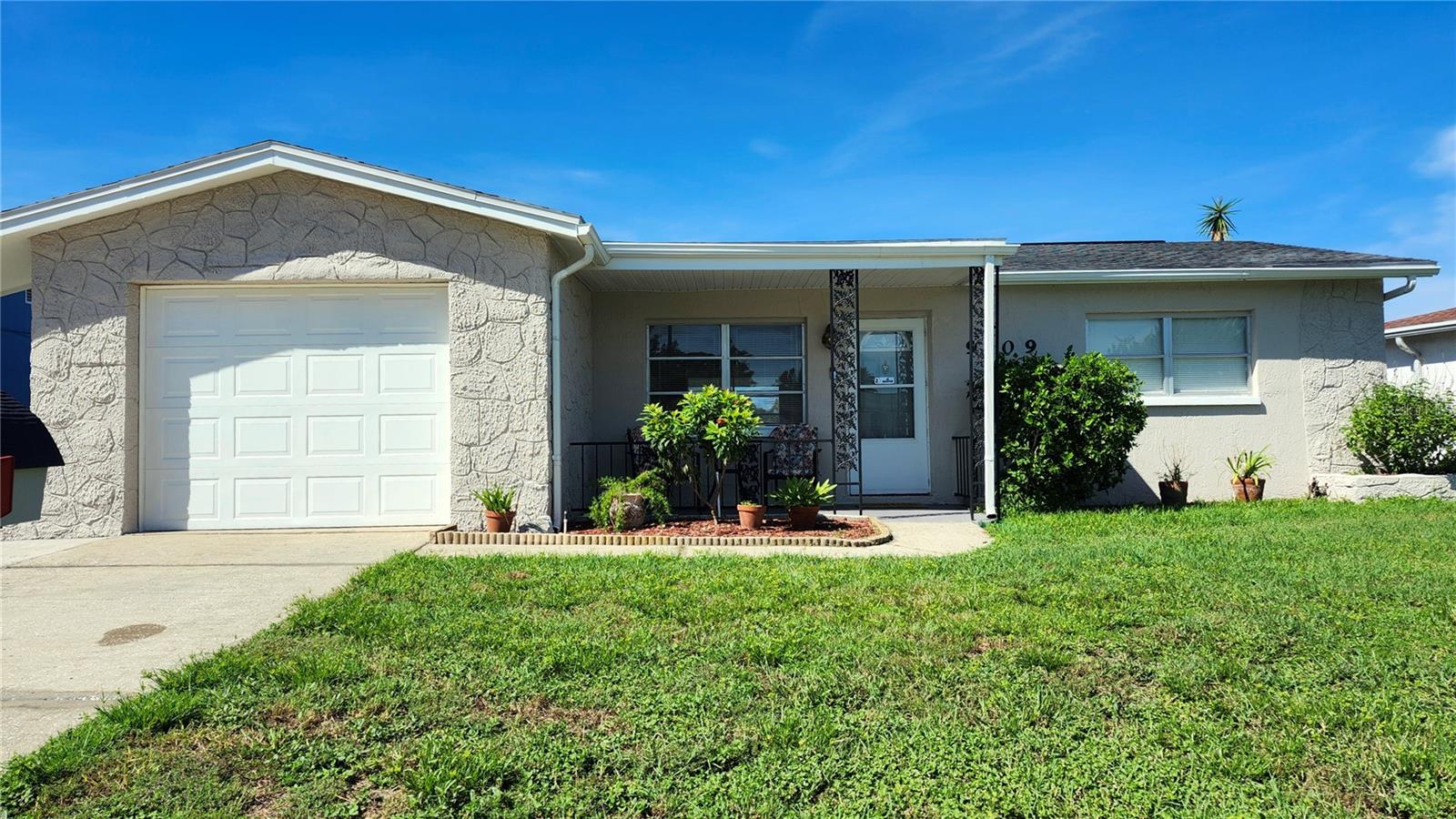 9709 Lakeside Ln Property Photo 1