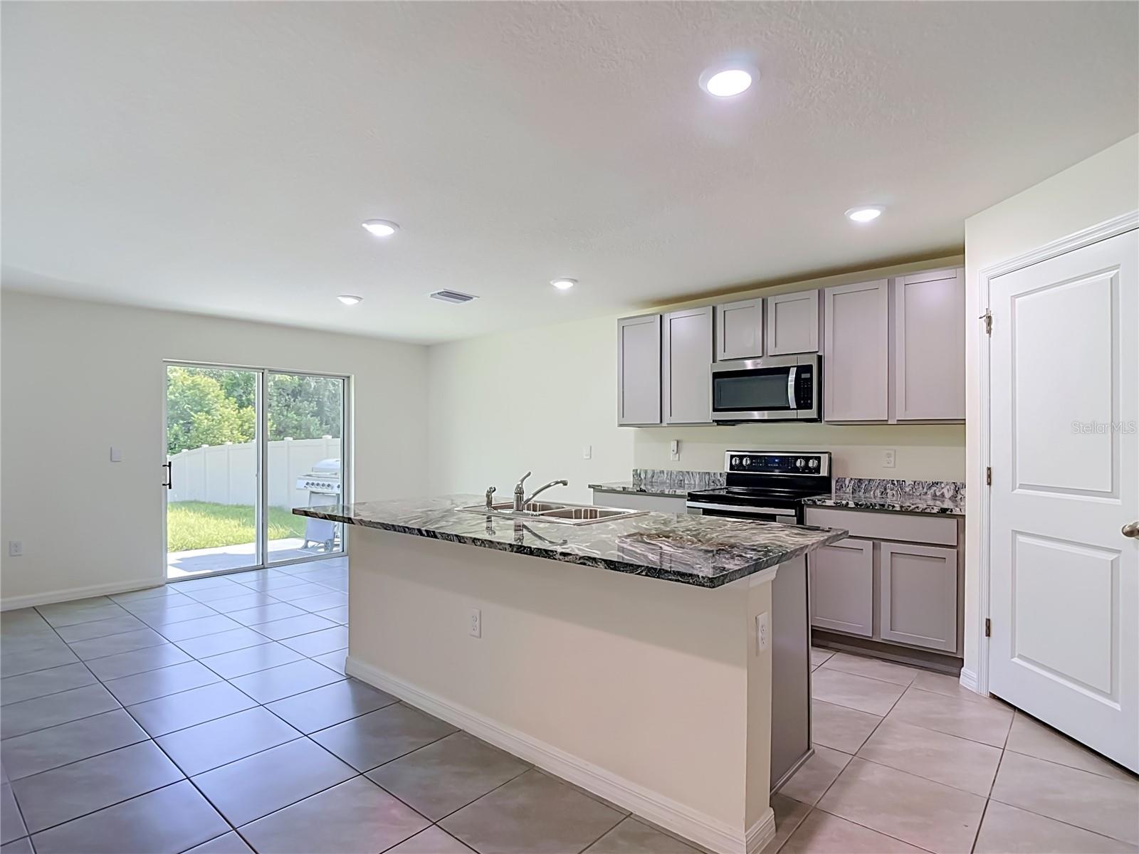 7737 Rosewood Garden Loop Property Photo 21