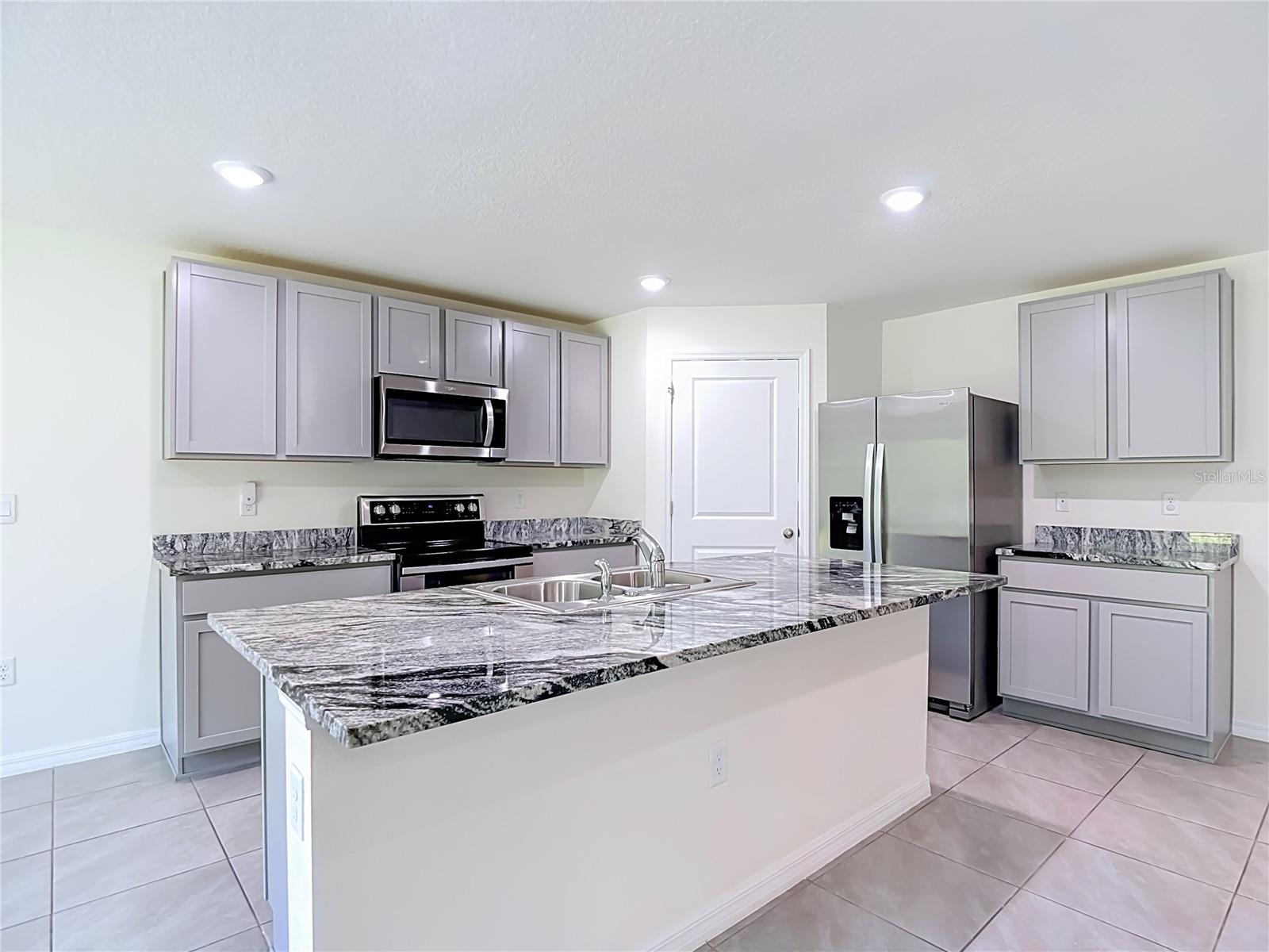 7737 Rosewood Garden Loop Property Photo 28
