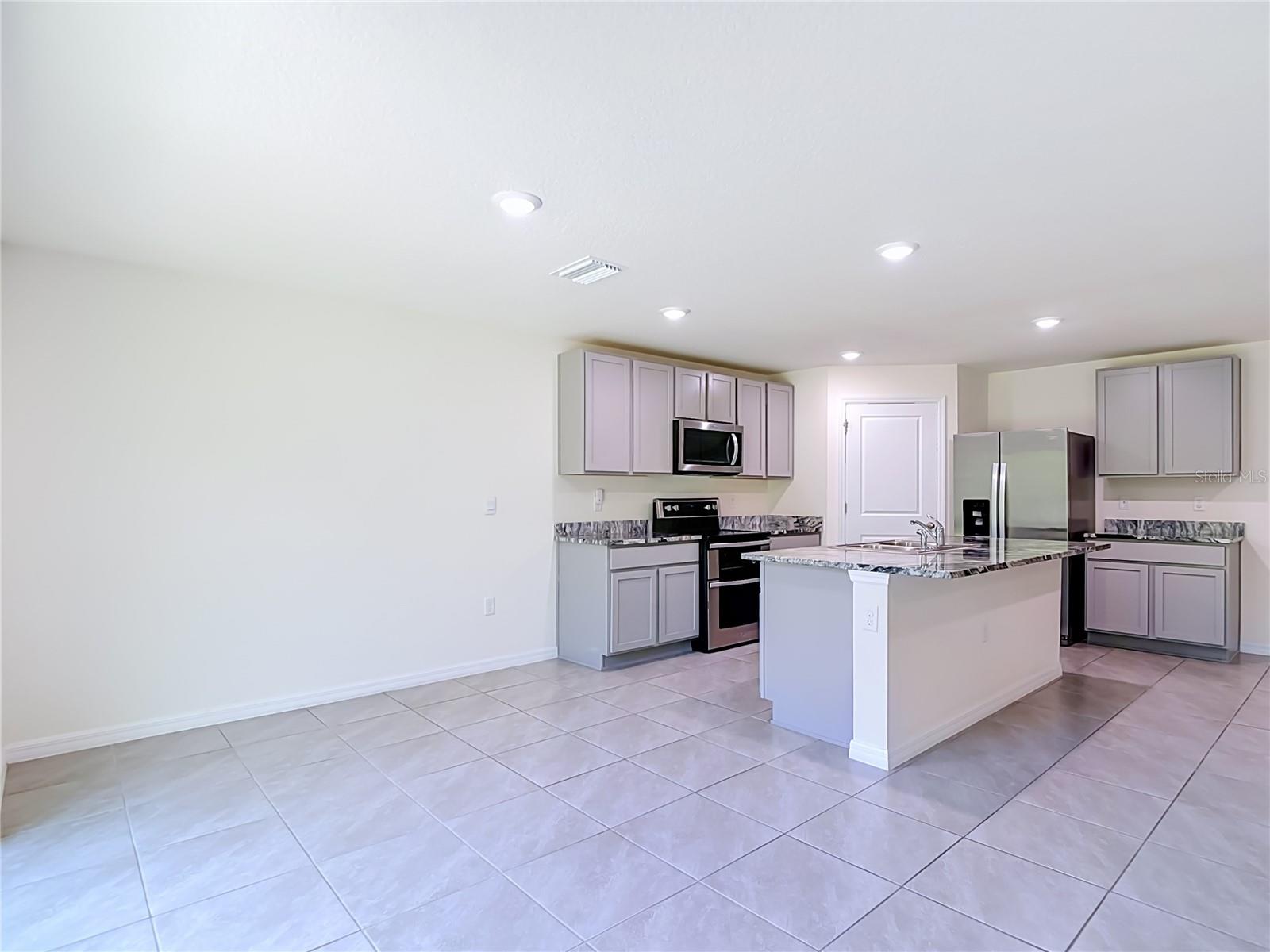 7737 Rosewood Garden Loop Property Photo 32