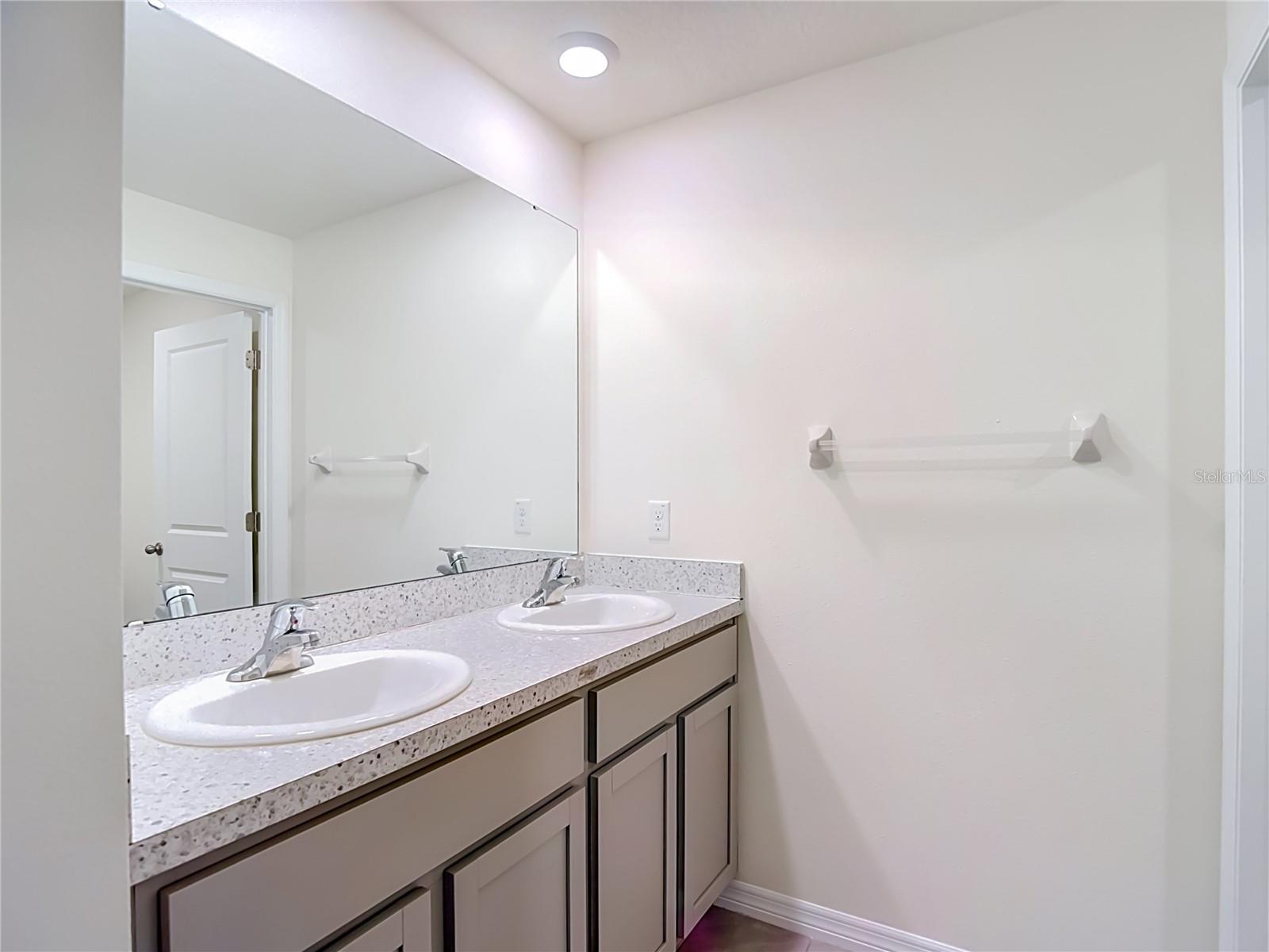 7737 Rosewood Garden Loop Property Photo 76