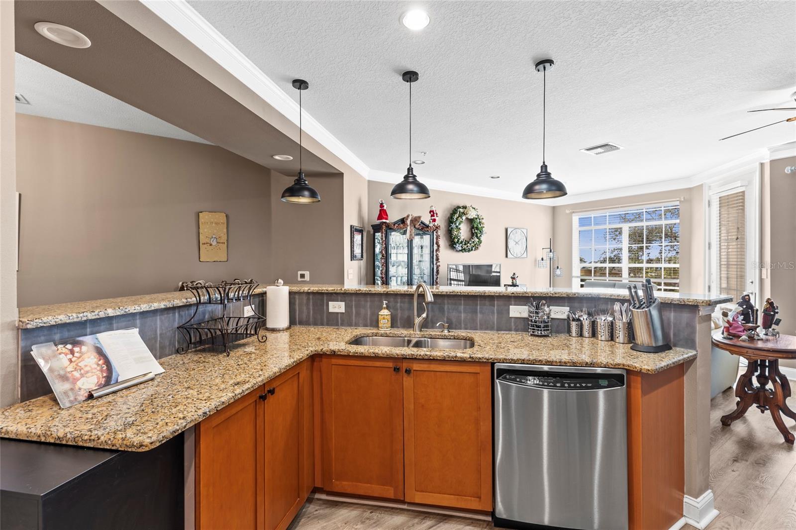 6319 Sunset Bay Cir Property Photo 4
