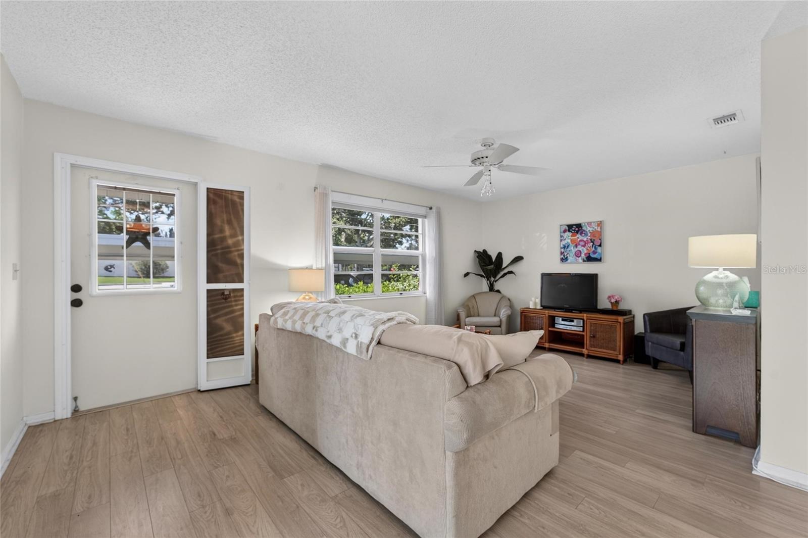 401 De Grasse Pl #21 Property Photo 3