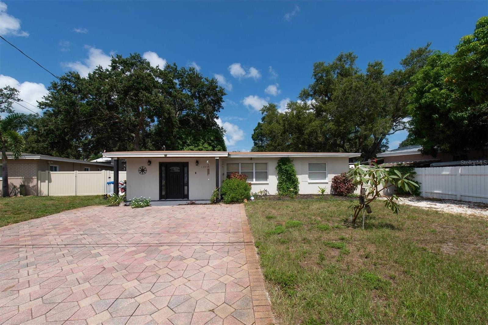 12812 Lake Dr Property Photo 1